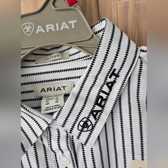 Ariat Women’s Roper Button-Up Shirt – Black & White Stripe - Picture 10 of 13